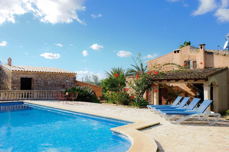 Cavea Villa *